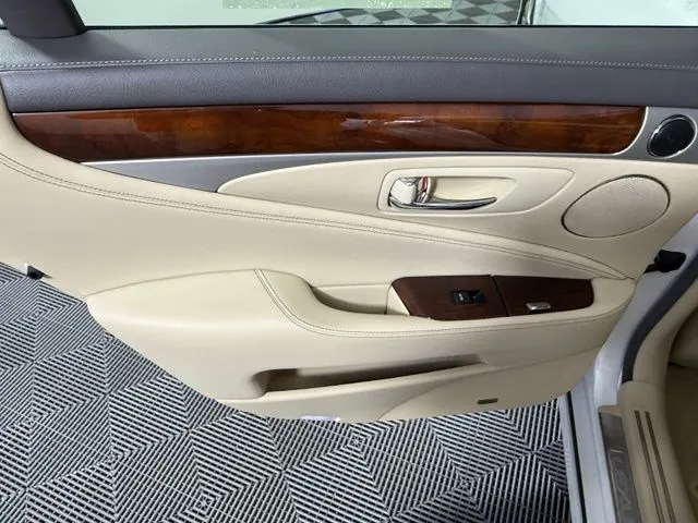 2016 LEXUS LS 460 thumbnail 36