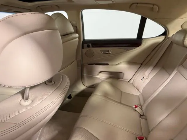 2016 LEXUS LS 460 thumbnail 39