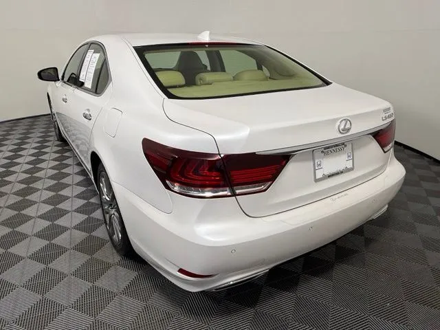 2016 LEXUS LS 460 thumbnail 4