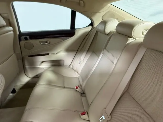 2016 LEXUS LS 460 thumbnail 40