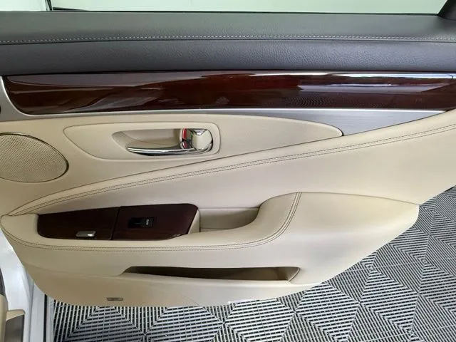 2016 LEXUS LS 460 thumbnail 46