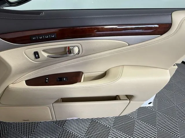 2016 LEXUS LS 460 thumbnail 54