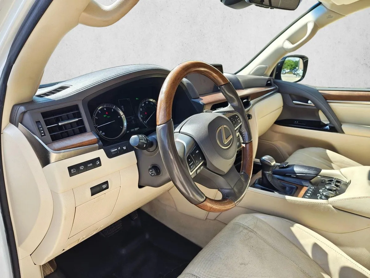 2016 LEXUS LX 570 thumbnail 10