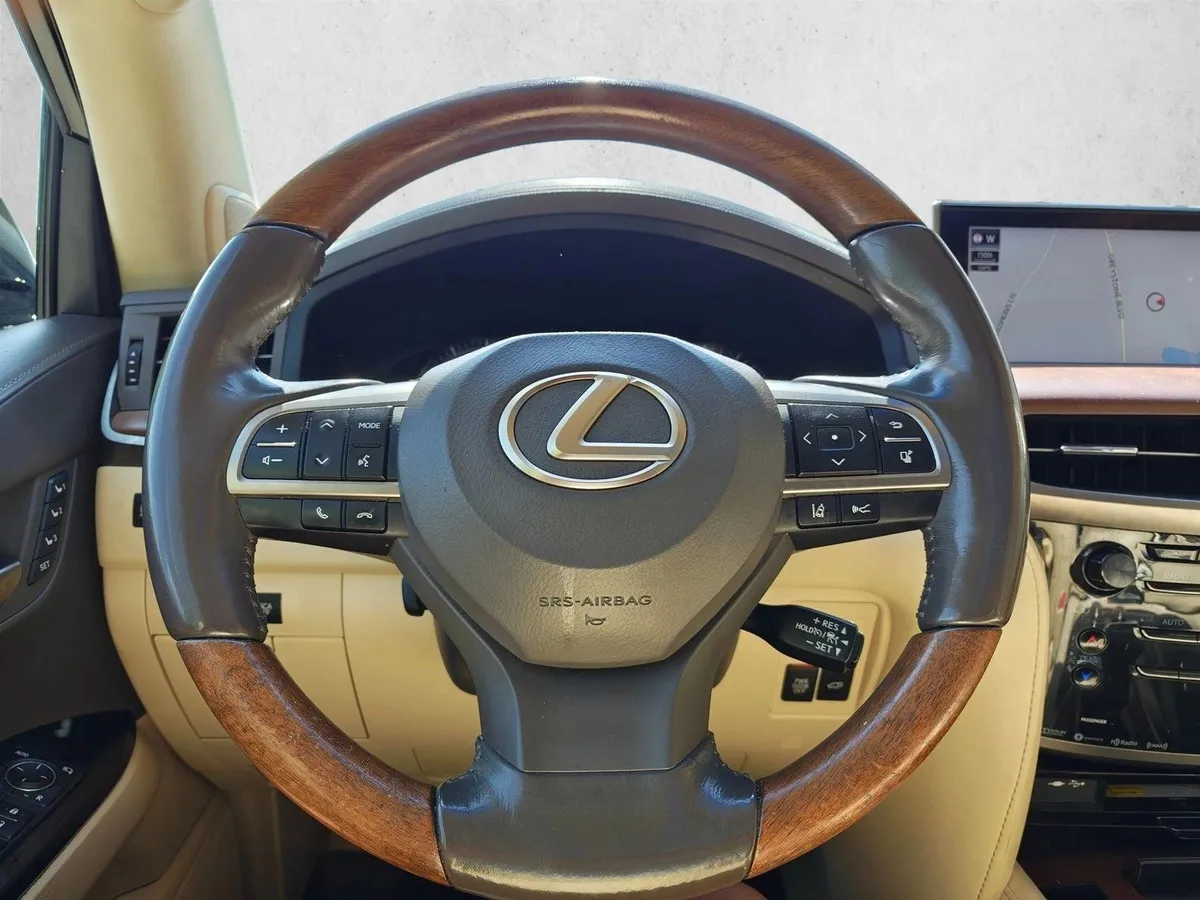 2016 LEXUS LX 570 thumbnail 11
