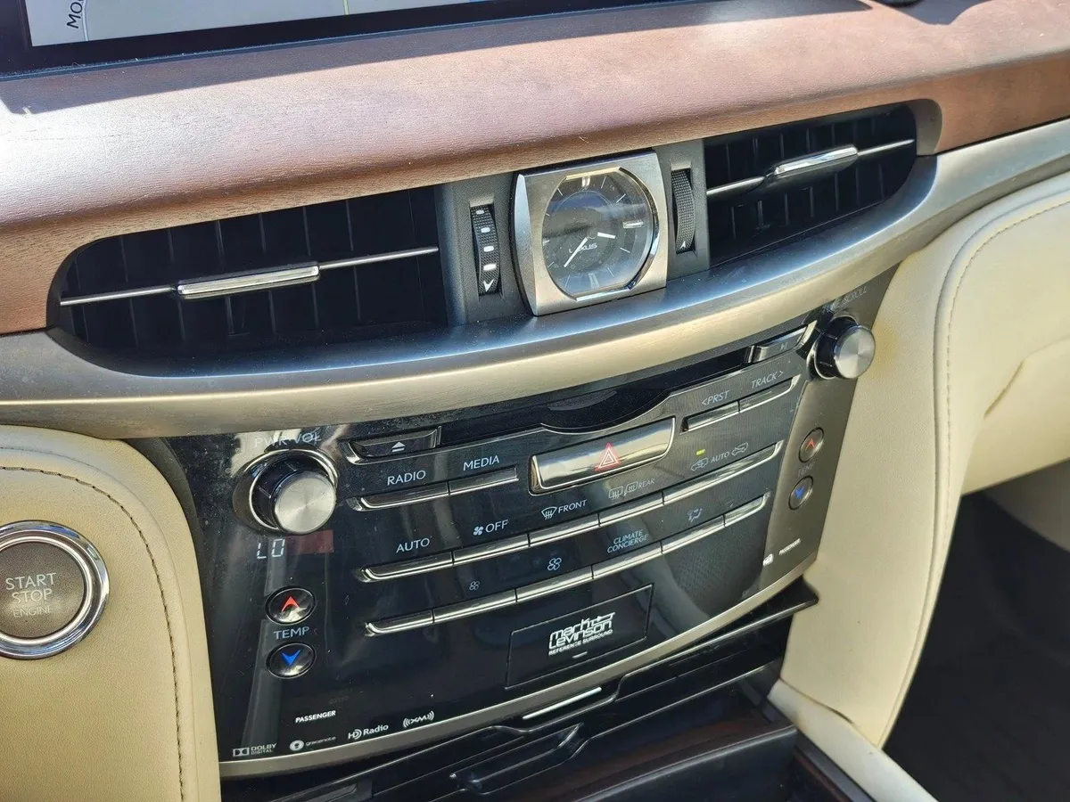 2016 LEXUS LX 570 thumbnail 16