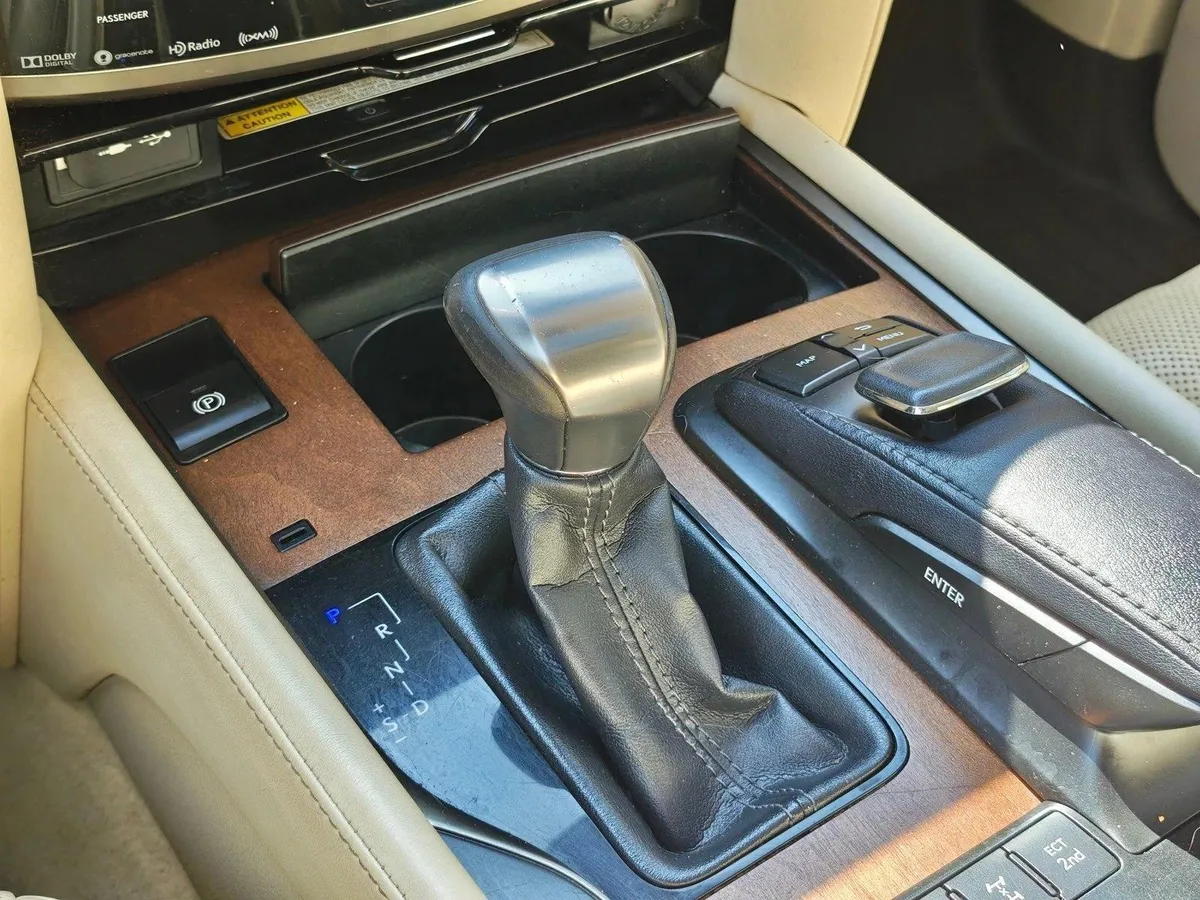 2016 LEXUS LX 570 thumbnail 17