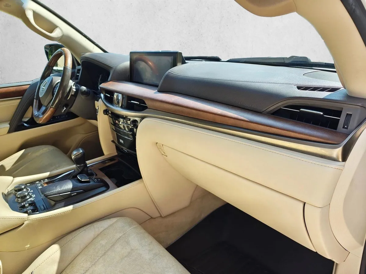 2016 LEXUS LX 570 thumbnail 23
