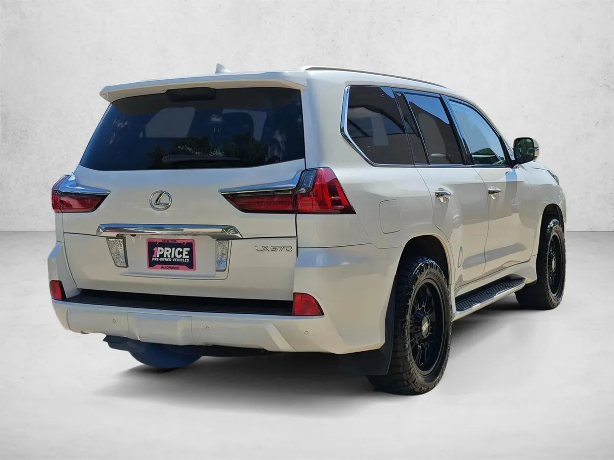 2016 LEXUS LX 570 thumbnail 5