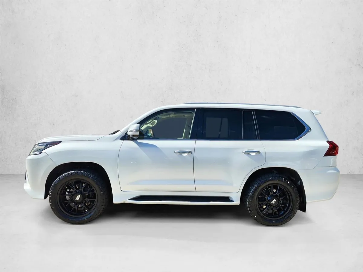 2016 LEXUS LX 570 thumbnail 9