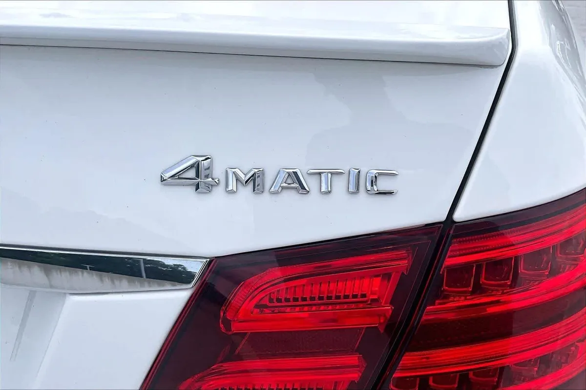 2016 Mercedes-Benz E 350 E 350 Sport thumbnail 10