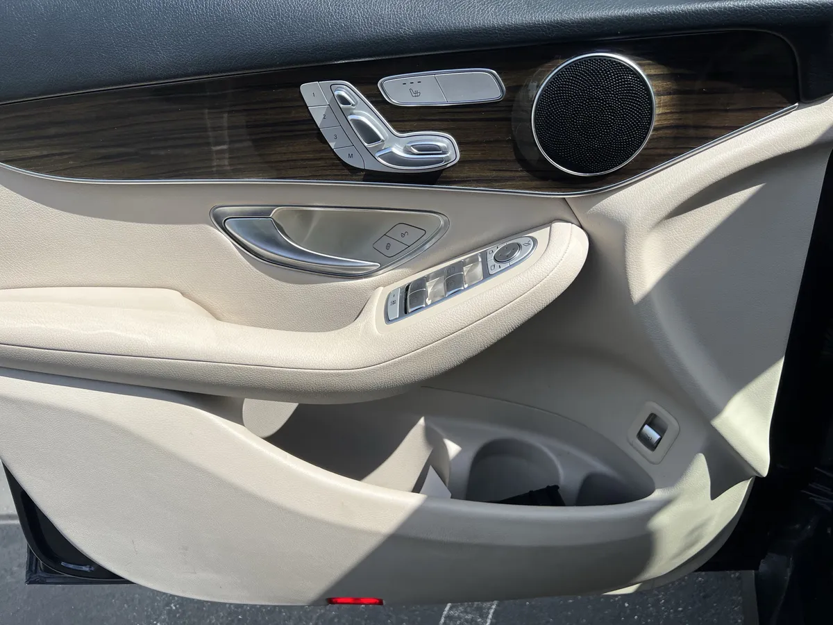2016 Mercedes-Benz GLC 300 thumbnail 13