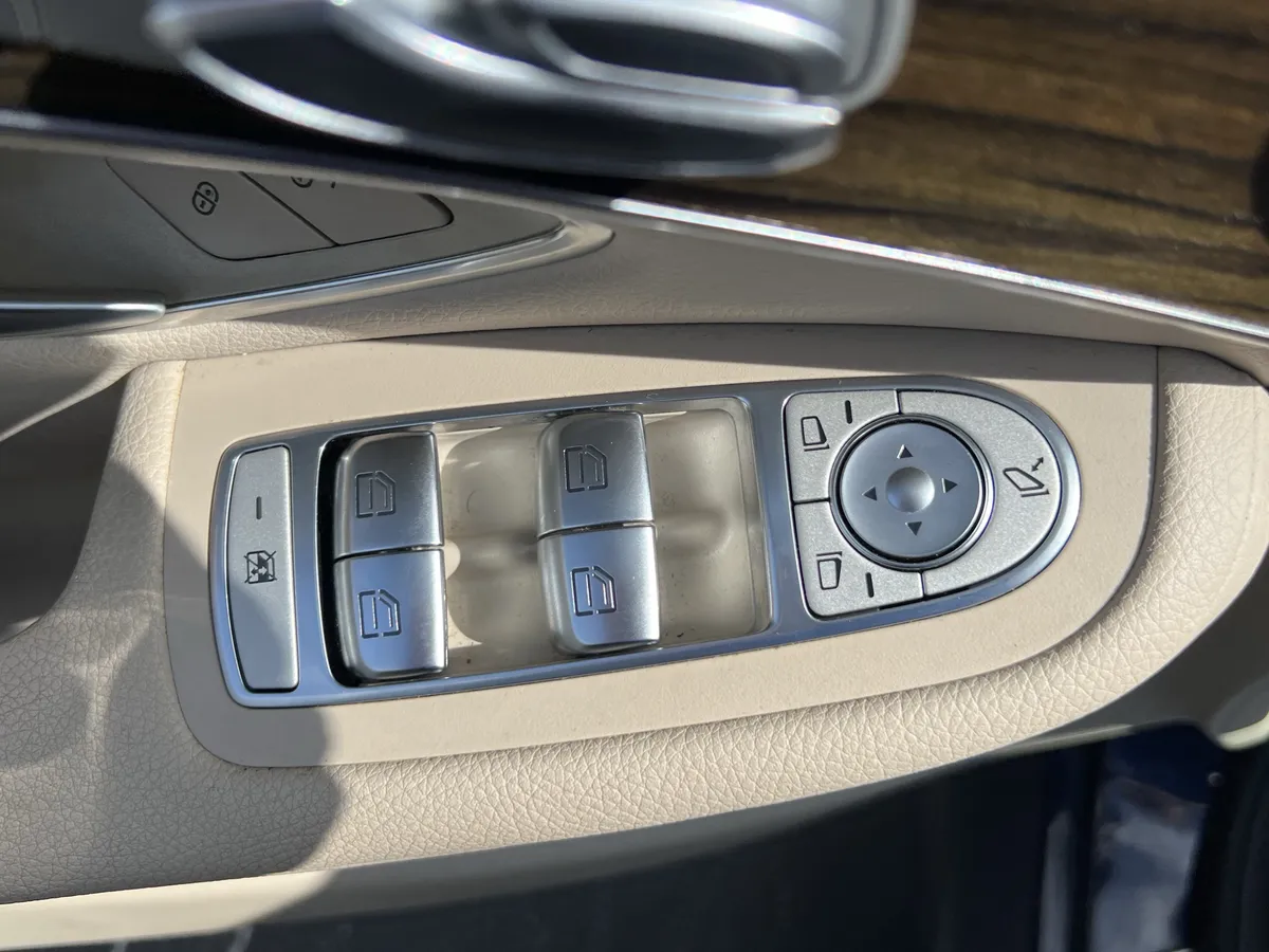 2016 Mercedes-Benz GLC 300 thumbnail 14