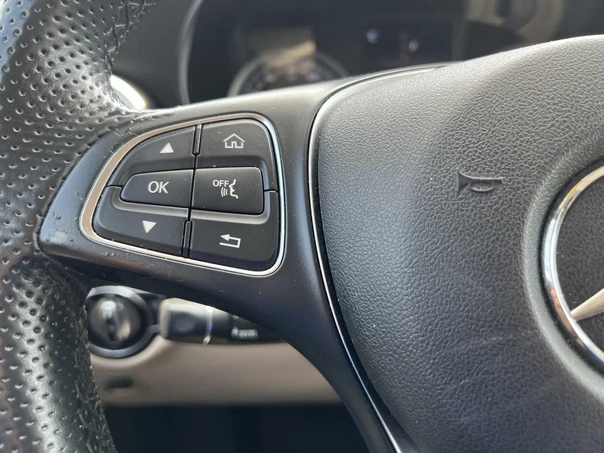 2016 Mercedes-Benz GLC 300 thumbnail 18