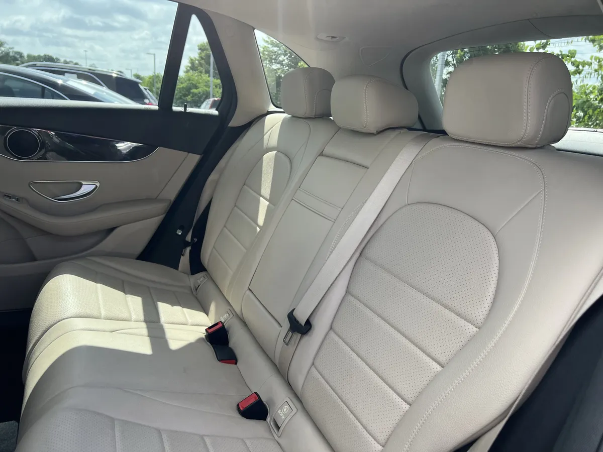 2016 Mercedes-Benz GLC 300 thumbnail 32