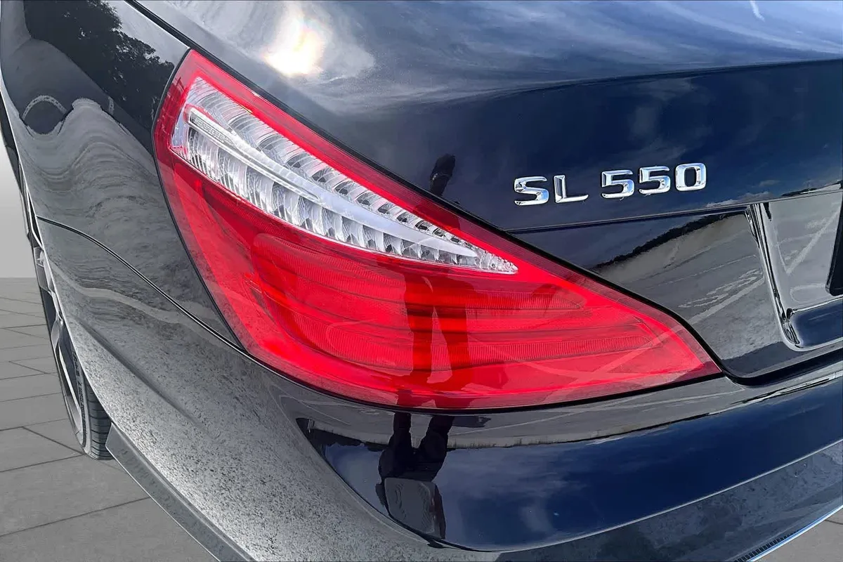 2016 Mercedes-Benz SL 550 SL 550 thumbnail 23