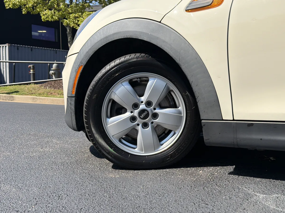 2016 MINI Cooper Hardtop 4 Door thumbnail 10