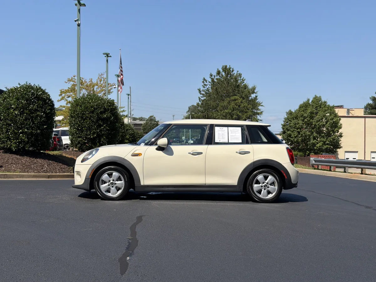 2016 MINI Cooper Hardtop 4 Door thumbnail 13