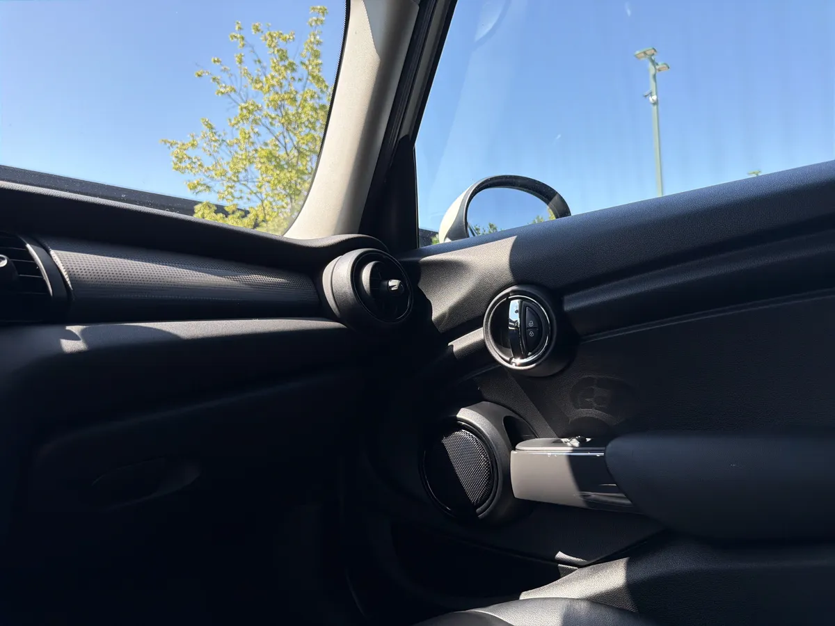 2016 MINI Cooper Hardtop 4 Door thumbnail 17