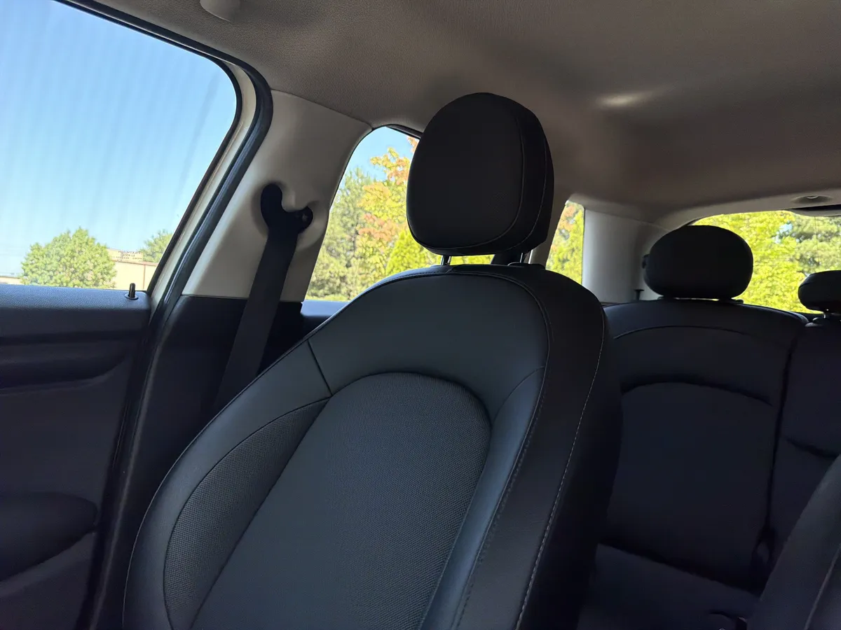 2016 MINI Cooper Hardtop 4 Door thumbnail 18