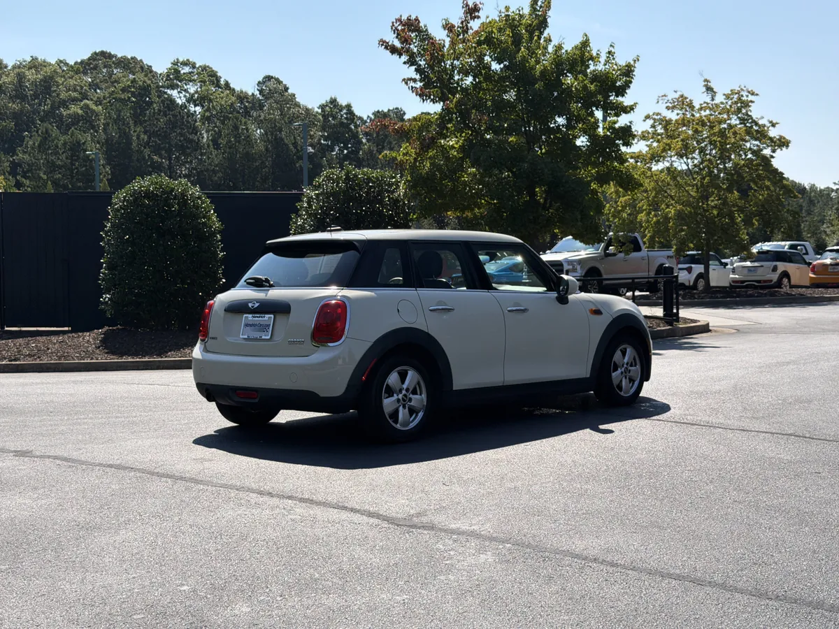 2016 MINI Cooper Hardtop 4 Door thumbnail 2