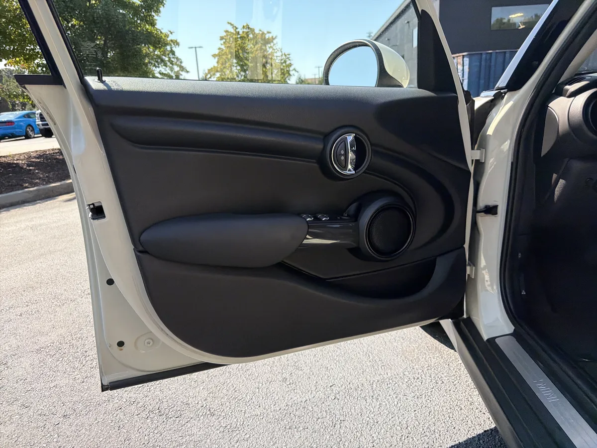2016 MINI Cooper Hardtop 4 Door thumbnail 21