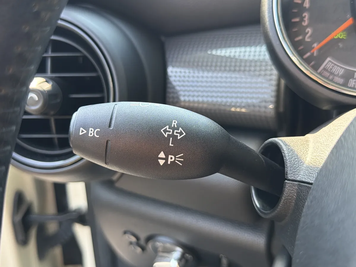 2016 MINI Cooper Hardtop 4 Door thumbnail 27