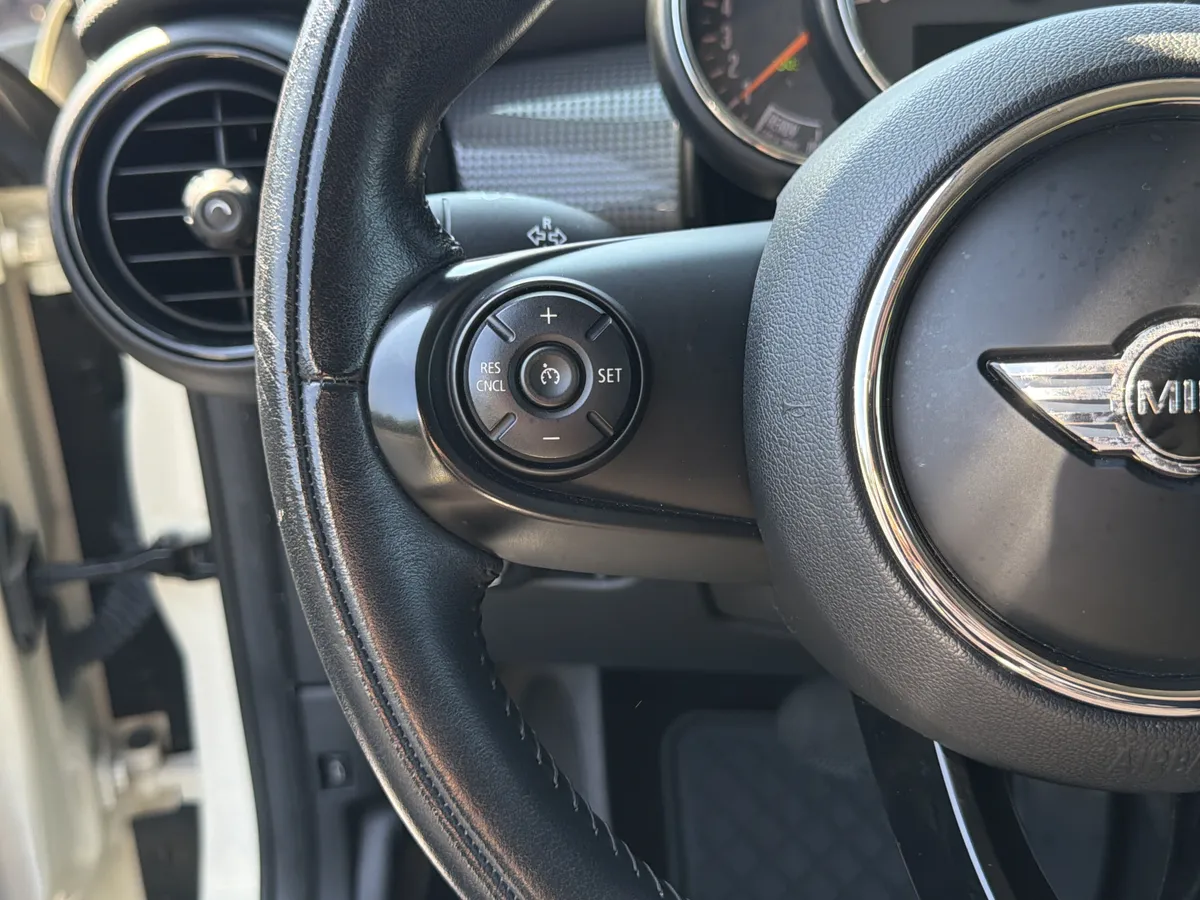 2016 MINI Cooper Hardtop 4 Door thumbnail 28