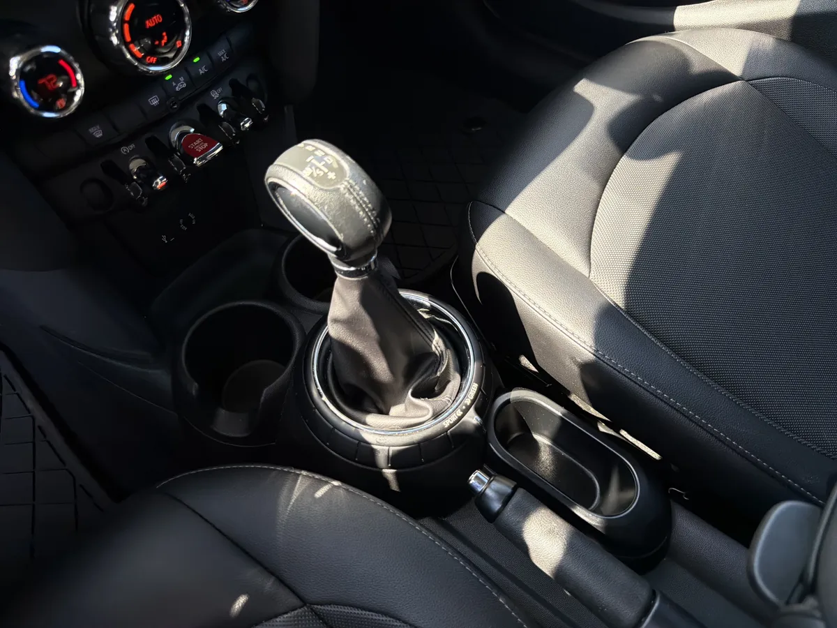 2016 MINI Cooper Hardtop 4 Door thumbnail 32
