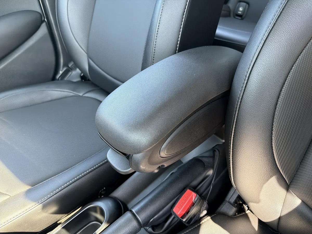 2016 MINI Cooper Hardtop 4 Door thumbnail 33