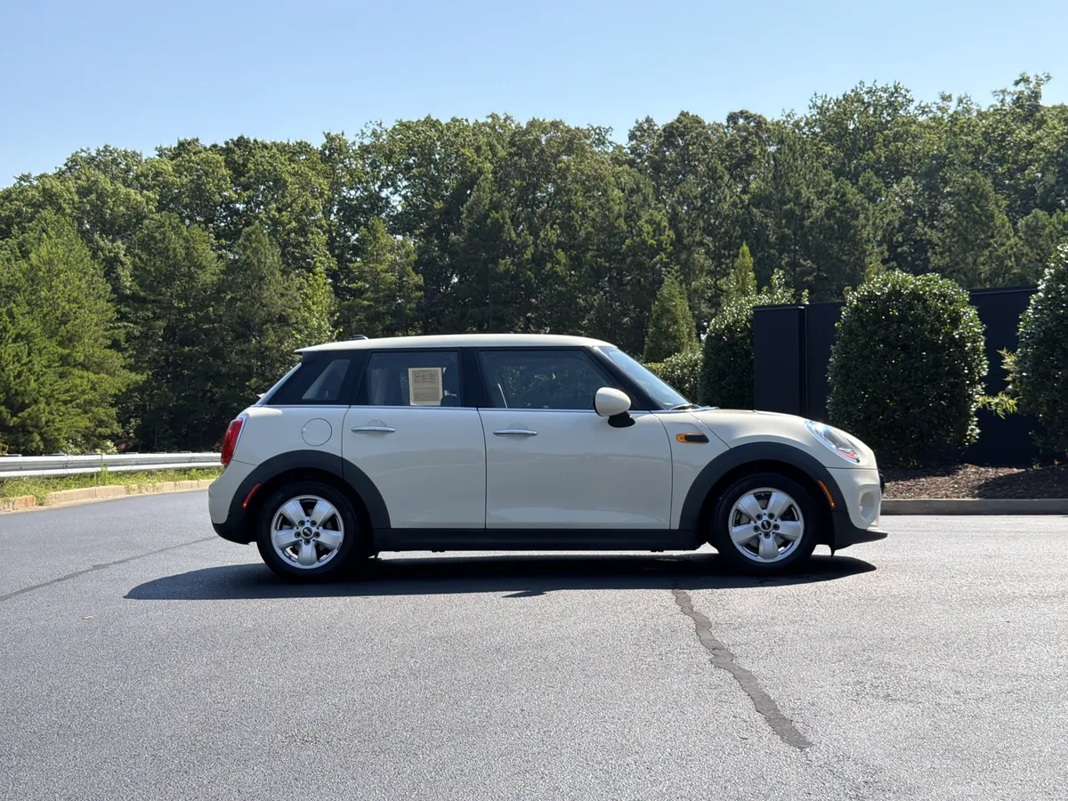 2016 MINI Cooper Hardtop 4 Door thumbnail 4