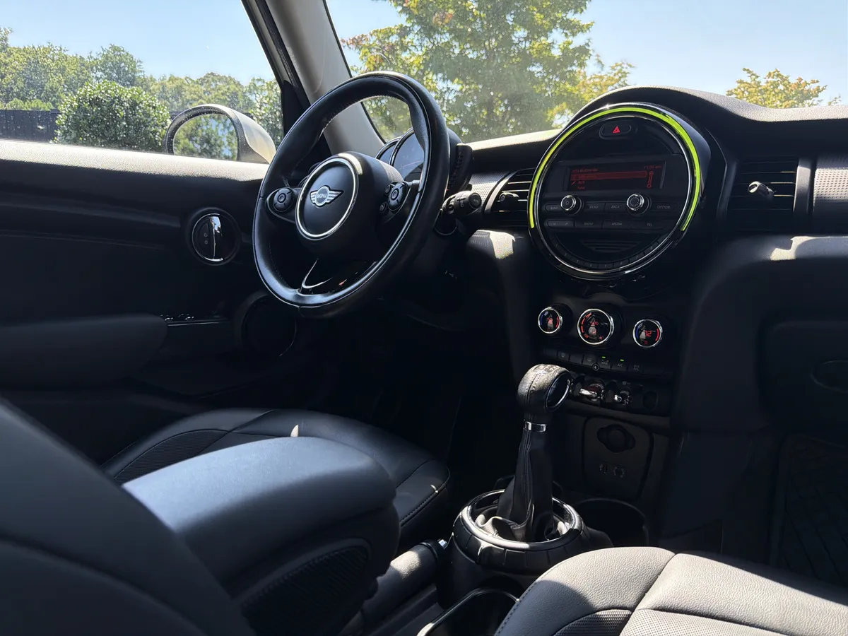 2016 MINI Cooper Hardtop 4 Door thumbnail 5
