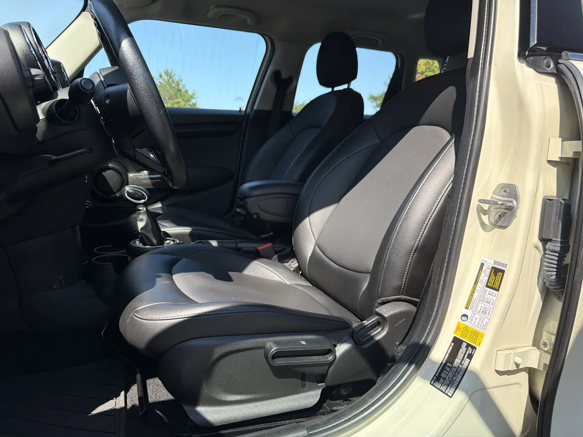 2016 MINI Cooper Hardtop 4 Door thumbnail 6