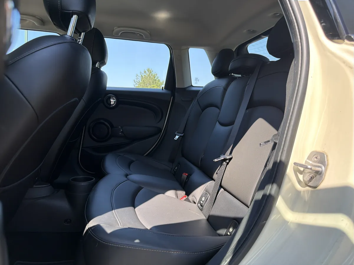 2016 MINI Cooper Hardtop 4 Door thumbnail 7