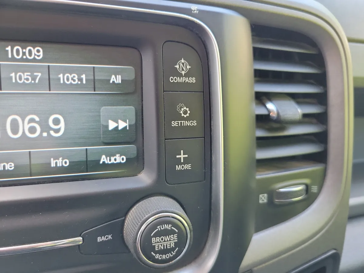 2016 Ram 1500 Tradesman thumbnail 17