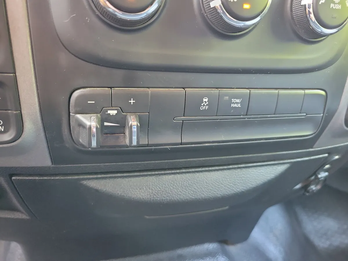 2016 Ram 1500 Tradesman thumbnail 19