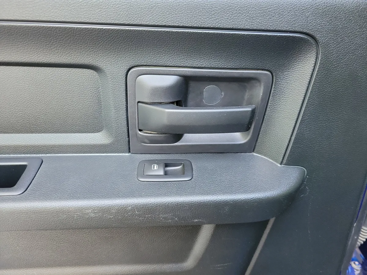 2016 Ram 1500 Tradesman thumbnail 25