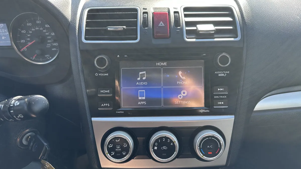 2016 Subaru Crosstrek Premium thumbnail 25