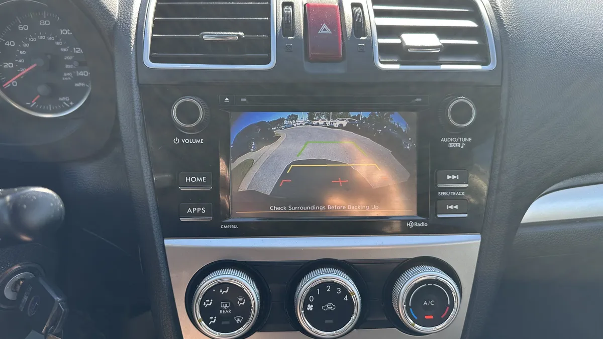 2016 Subaru Crosstrek Premium thumbnail 26
