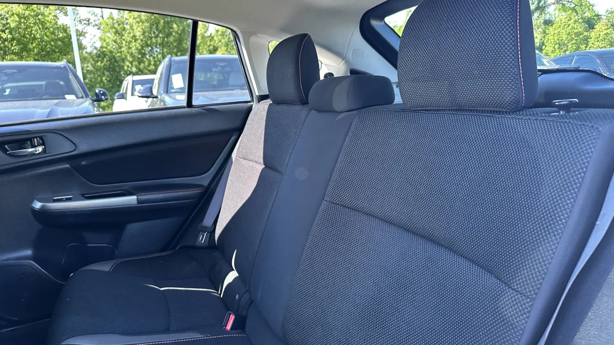2016 Subaru Crosstrek Premium thumbnail 31
