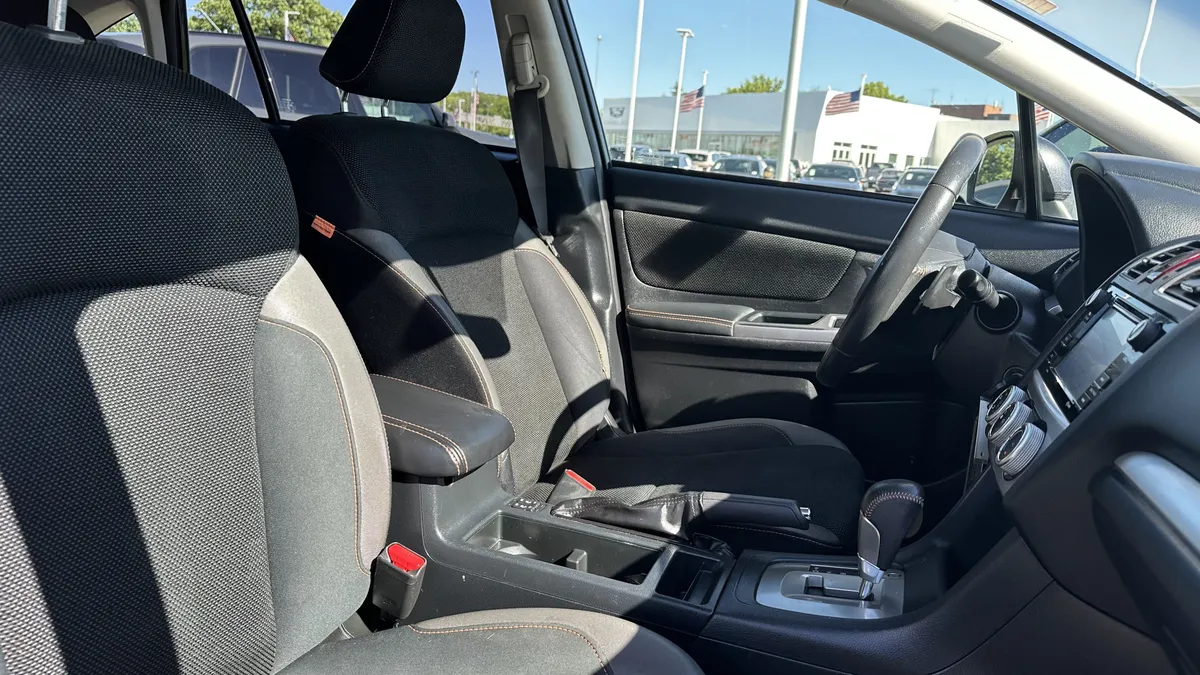 2016 Subaru Crosstrek Premium thumbnail 32