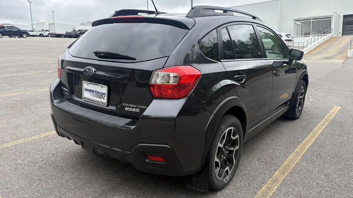 2016 Subaru Crosstrek Premium thumbnail 9