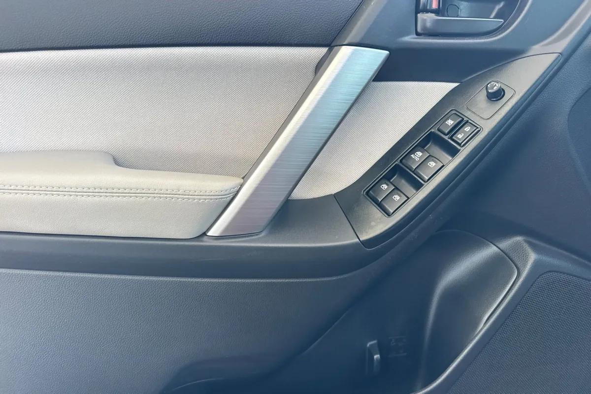 2016 Subaru Forester 2.5i Premium thumbnail 11