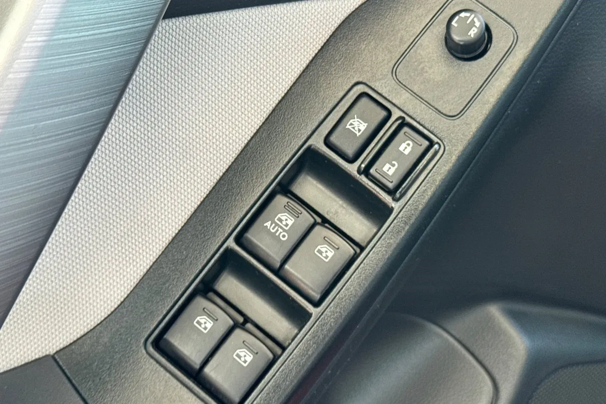 2016 Subaru Forester 2.5i Premium thumbnail 12