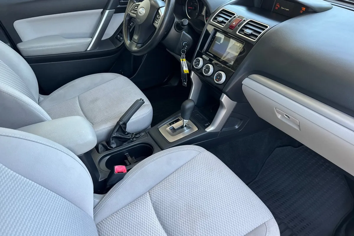 2016 Subaru Forester 2.5i Premium thumbnail 18