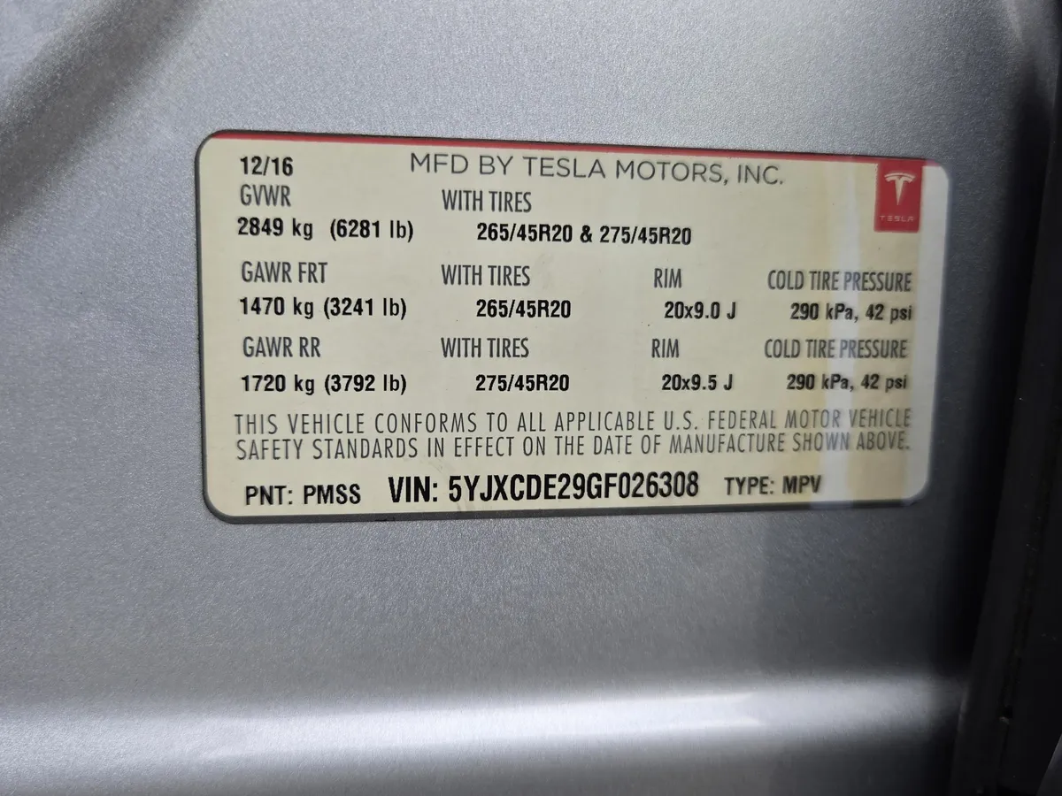 2016 Tesla Model X 70D thumbnail 10