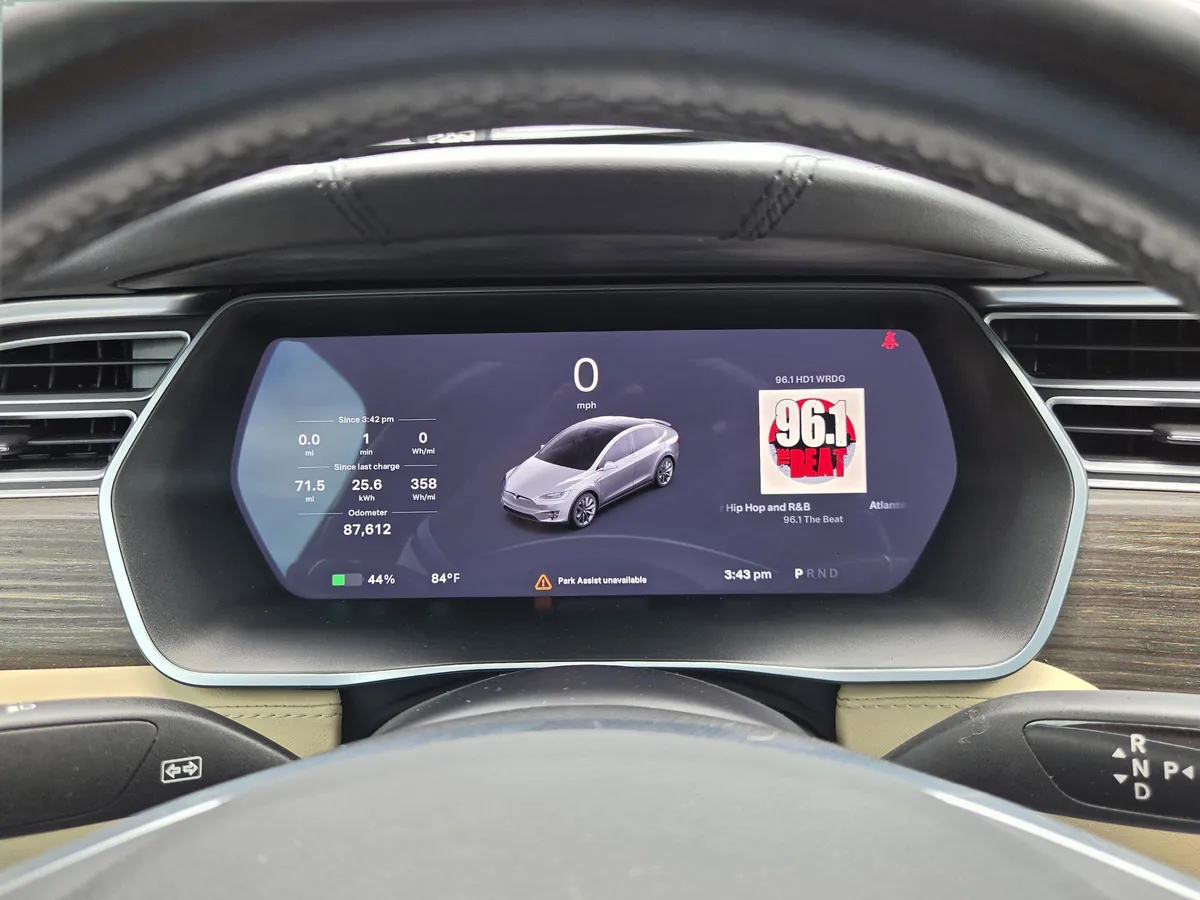 2016 Tesla Model X 70D thumbnail 13