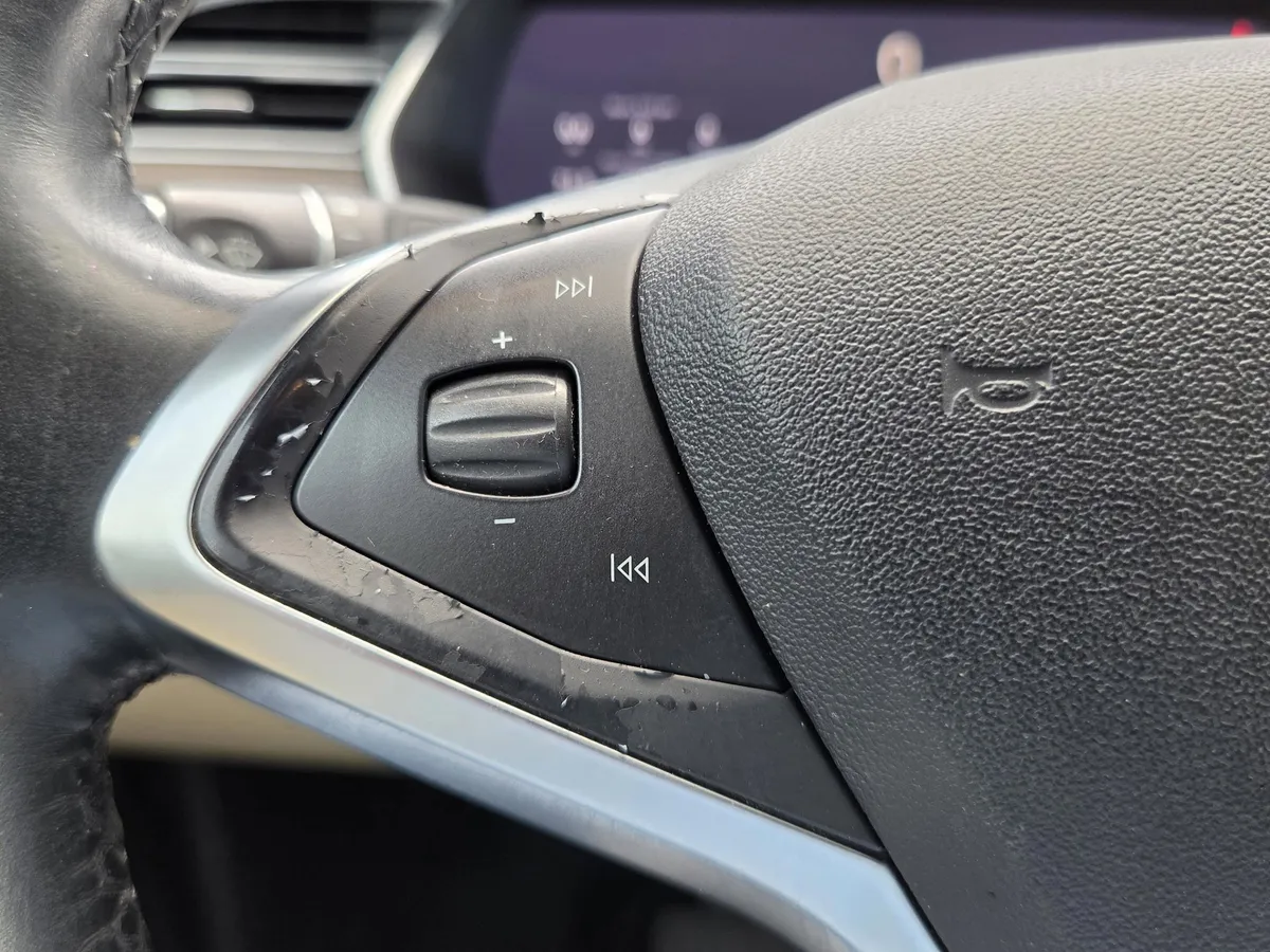 2016 Tesla Model X 70D thumbnail 15