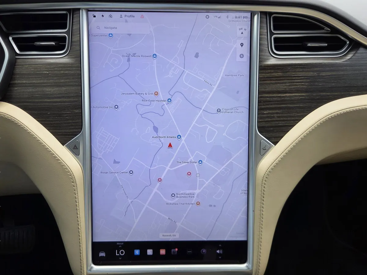 2016 Tesla Model X 70D thumbnail 19