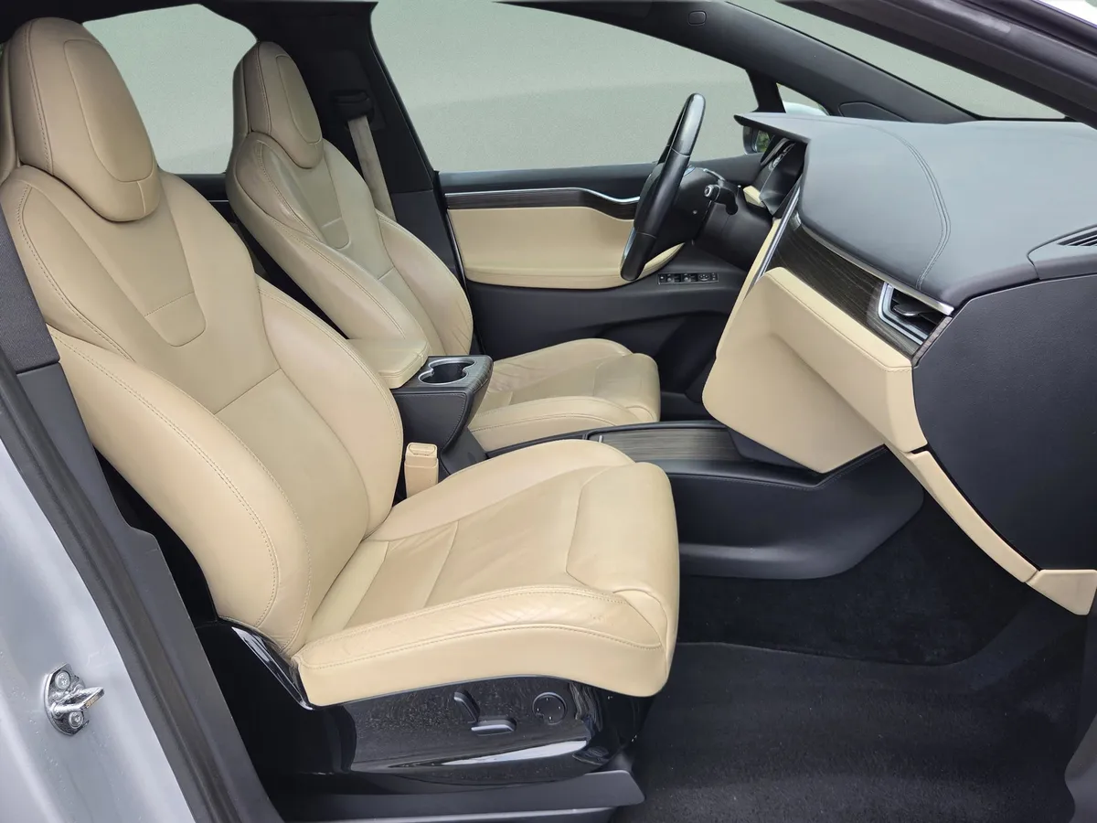 2016 Tesla Model X 70D thumbnail 20