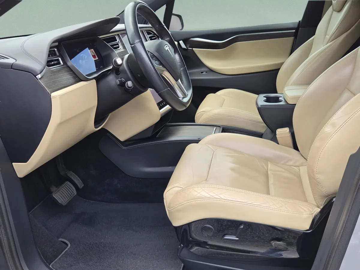 2016 Tesla Model X 70D thumbnail 24